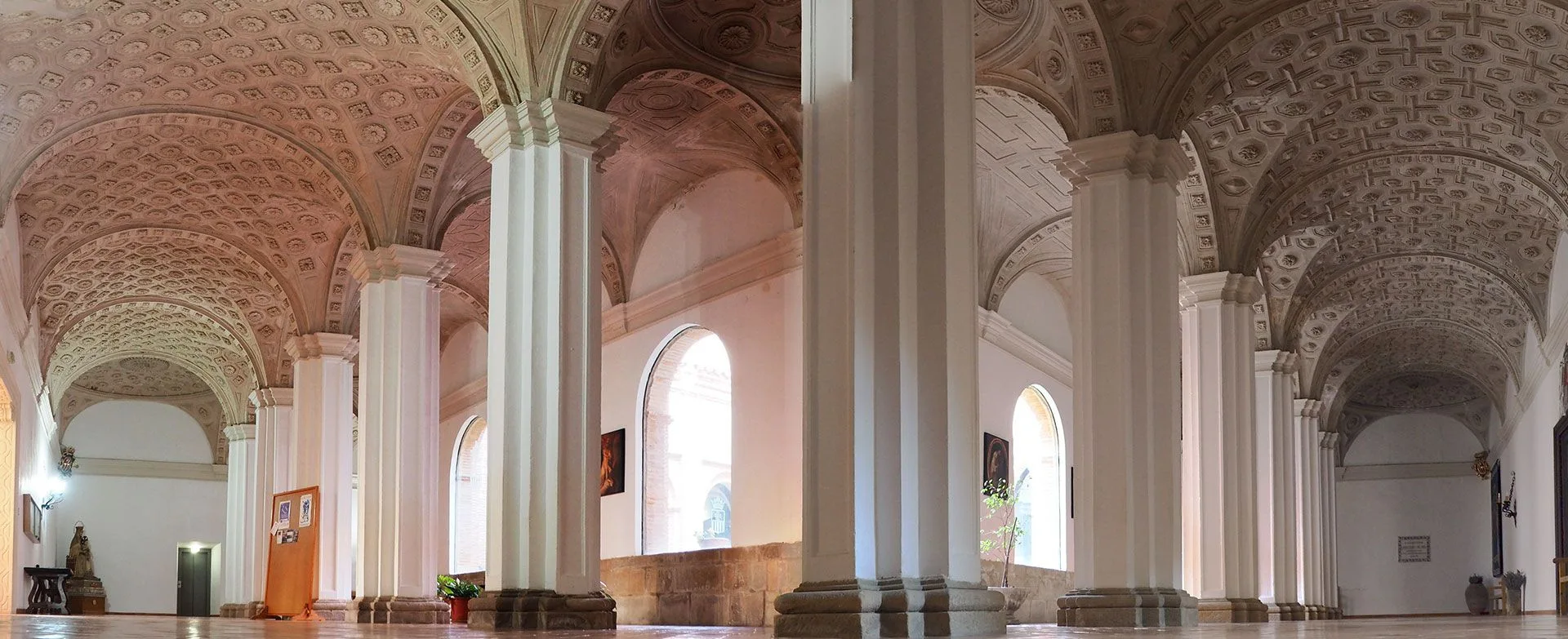 Monasterio claustro monasterio 54f661fe