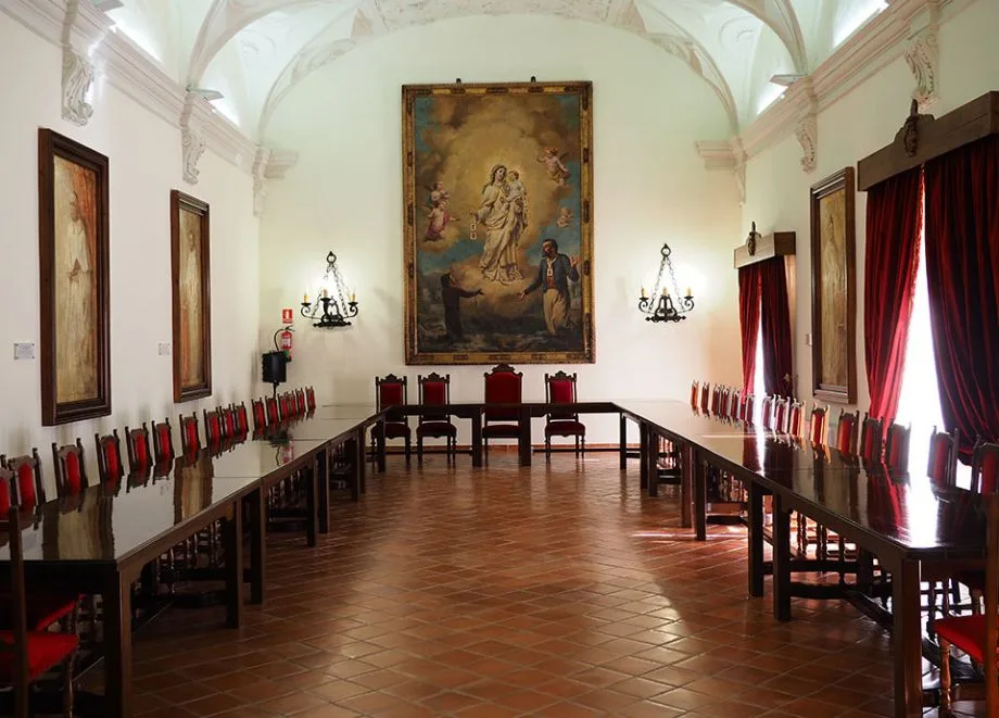 budget-hotel-attraction-img-3-min sala capitular 6065ff8d